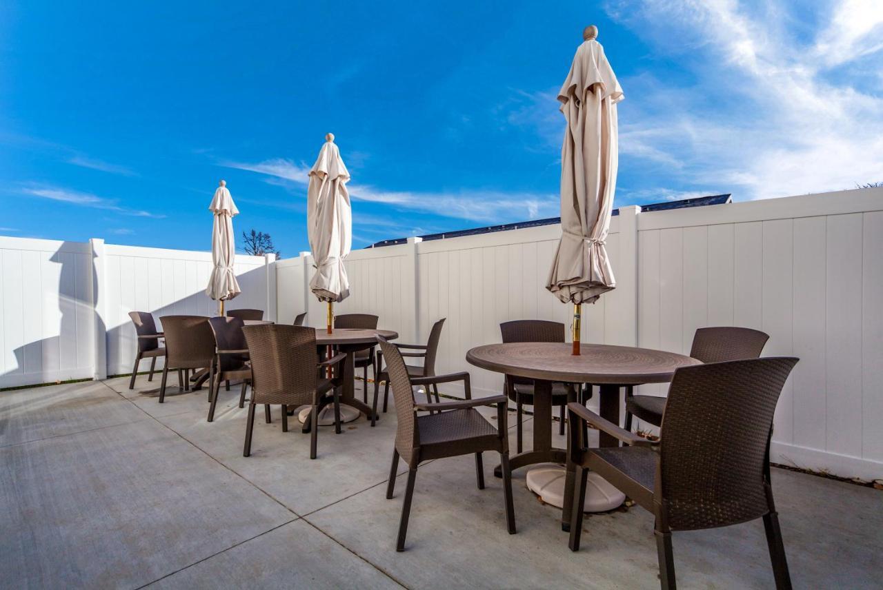 Cobblestone Inn&Suites - Holdrege Extérieur photo
